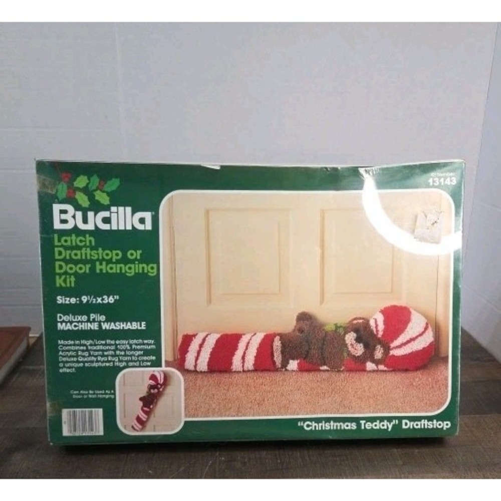 Vintage Bucilla Latch Hook Draftstop Or Wall Hanging Kit #13143 Bear Candy Cane